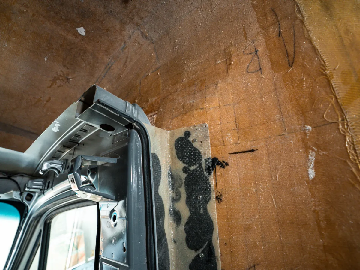Raccordo tra la scocca e la cabina del veicolo