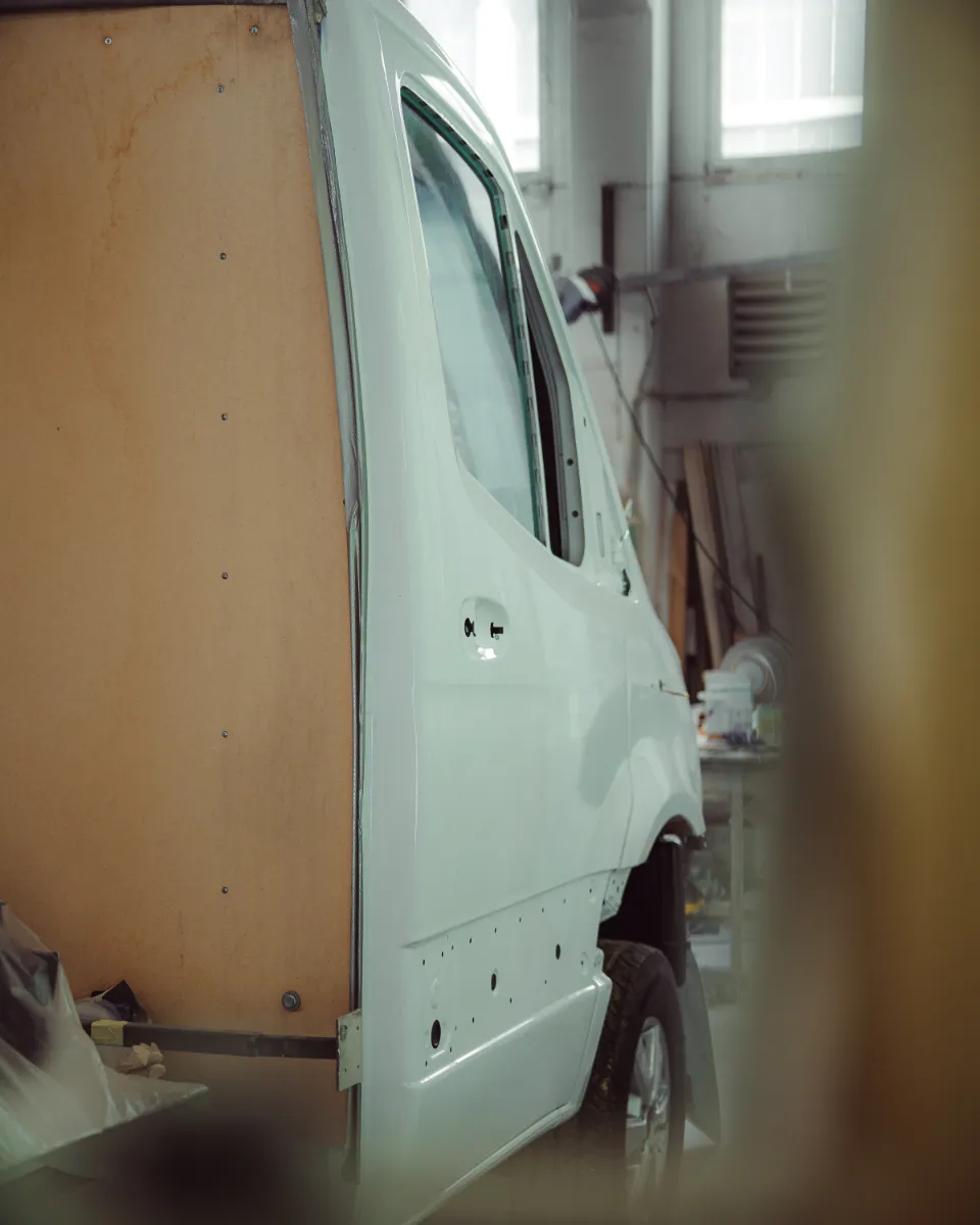 Scocca accostata alla cabina del Mercedes Sprinter