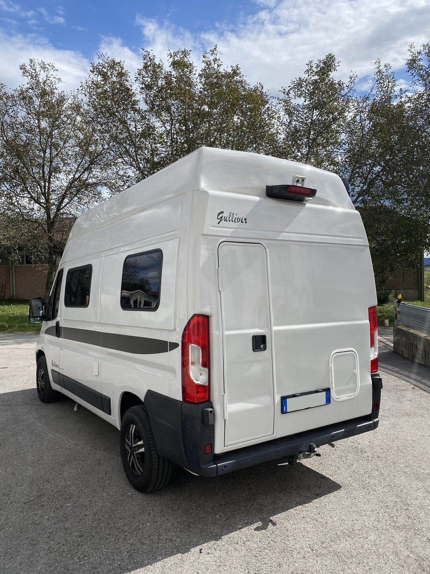 Utopia 540 posteriore, pannello in vetroresina senza porte