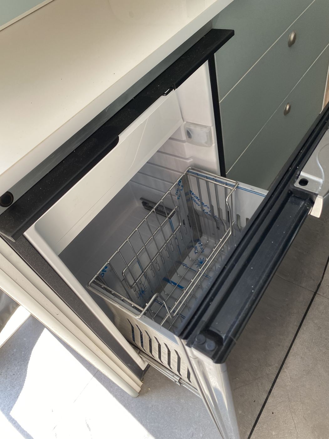 Utopia 540 Lounge, frigorifero a cassetto